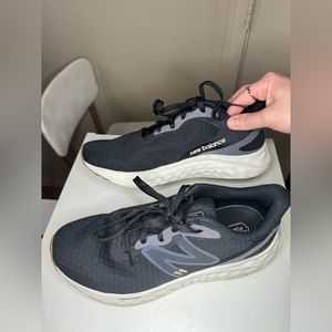 Women’s New Balance Athletic/Workout/Running Shoes- Size 8